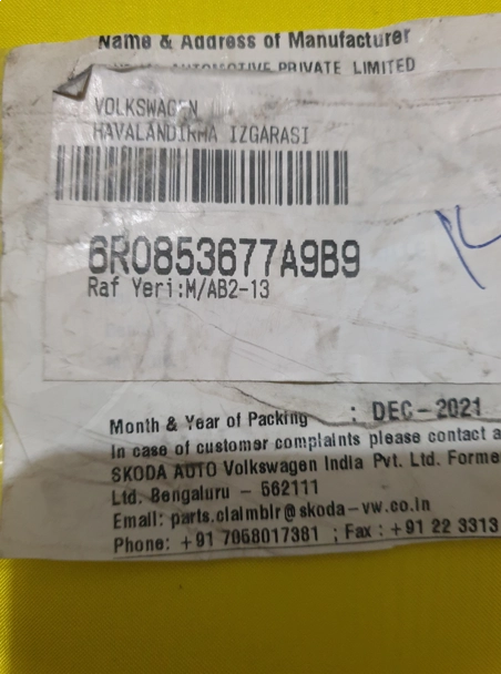 resimler/genel/VOLKSWAGEN POLO 2009> TAMPON IZGARASI ÖN ALT ORTA ÇERÇEVESİZ SİYAH OEM: 6R0853677A9B9 ORJİNAL ÇIKMA
